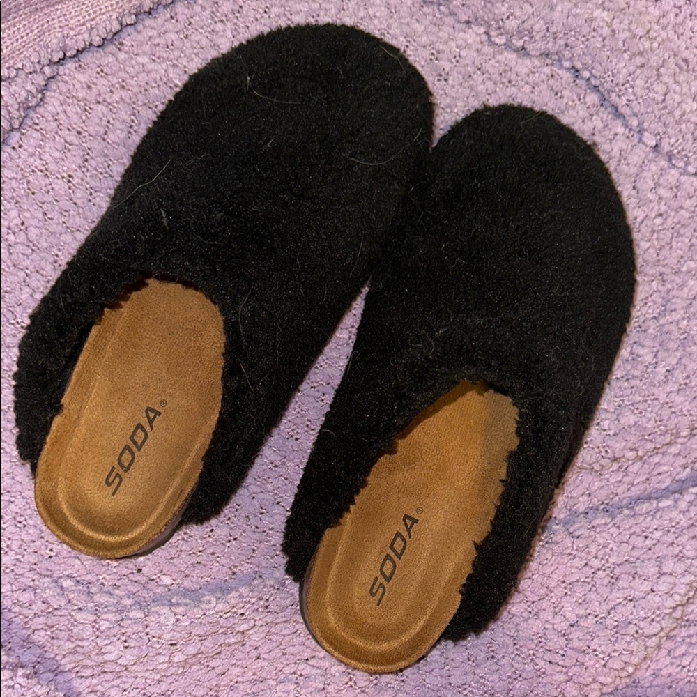 Soda Black Fuzzy Slides
